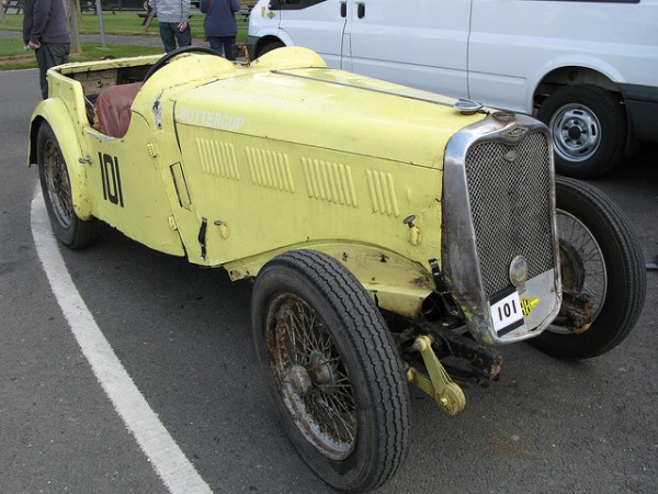 Ian Blackburn's Buttercup_Cadwell Park_2011.jpg