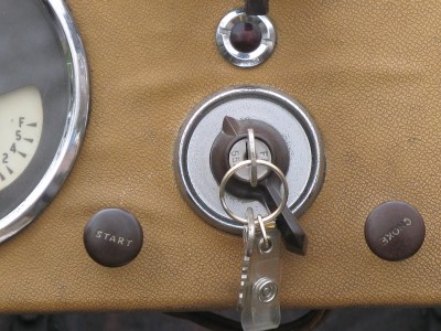 A close-up of the dash.  Leather-like to me!  Also note the START and CHOKE knobs.