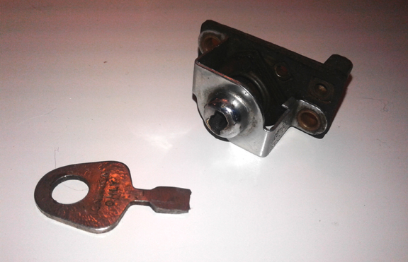 Spade Key Ignition Switch_WEB_1.jpg