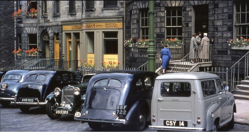 Gibsons car in Glasgow 1950s.jpg