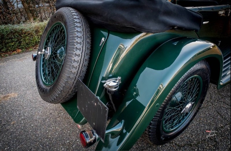 Lagonda rear lights.jpg