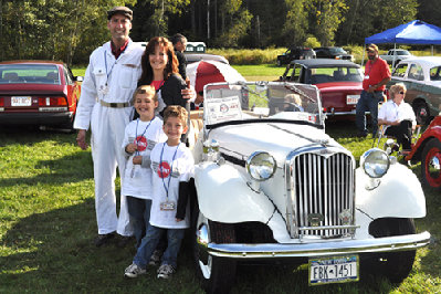 Patrick, Dee and family (Mini shirts?)